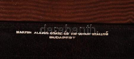 cca 1900 A Bielek-család zománcozott címerével díszített bőr tárca. Jelzett (Marton Alajos). Tetején...