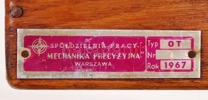 Varsói gyártmányú súlykészlet fa dobozban