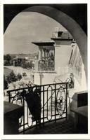 Balatonkenese, Fővárosi üdülőhely, a Székesfővárosi Alkalmazottak Segítőalapja tulajdona, kilátás a nagyszálló erkélyéről