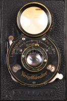 Voigtländer Brillant típusú fényképezőgép bőr tokkal. Jó állapotban /
Voigtländer camera with leathe...