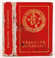 Lökös-Lakatos: Városunk Dunakeszi. Bp., 1979. Sorszámozott minikönyv. Kissé sérült műbőr kötésben