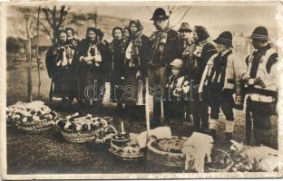 Carpathian Ukrainian village, Posveceni pásek / pászkaszentelés, folklore