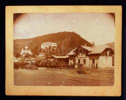 cca 1890 Murau vasutállomás ünnepi felvunulással + egy kép a felvonulókkal keményhátú fotók / Murau ...