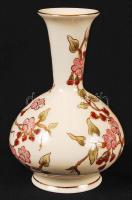Zsolnay virágmintás váza, kézzel festett, jelzett, mini máz alatti repedéssel, m:15,5 cm
