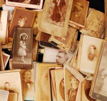 1860-1900 Hatalmas keményhátú fotó tétel, kb 160 darab vegyes témájú keményhátú fotó vegyes minőségb...