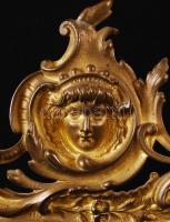 Rokokó stílusú képkeret, festett fém, belső méret: 20×13 cm, külső méret:40×27 cm