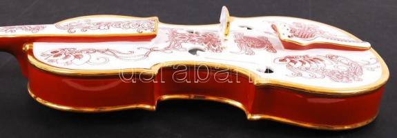 Hollóházi Száz Endre tervezte hegedű, kézzel festett, jelzett, hibátlan, hiányos, h:59 cm