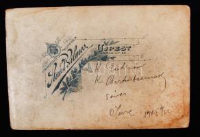 1905 Népviseletbe öltözött kisfiú, keményhátú fotó, feliratozva, 11x16 cm