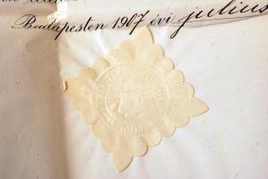 1907 Bp., Az ügyvédi vizsga sikeres teljesítését igazoló oklevél okmánybélyeggel és szárazpecséttel