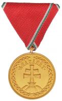 1939. "Magyar Bronz Érdemérem hadiszalagon" aranyozott bronz kitüntetés mellszalagon T:1- Hungary 1939. "Hungarian Bronze Medal of Merit on wartime ribbon / SI DEUS PRONOBIS QUIS CONTRA NOS MCMXXII" gold plated bronze decoration with ribbon C:AU NMK 393.