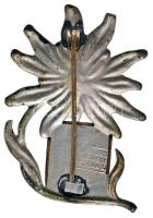 ~1930. "Magyar Turista Egyesület" hivatalos jelvénye, zománcozott fém (havasi gyopár benne...