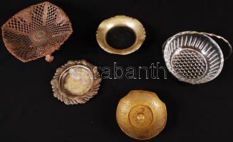 Fém tétel: Kínáló tálak, kosarak tálkák, üvegbetéttel, hibátlanok, összesen: 5 db