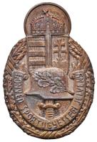 ~1940. "Nagy honvéd sportügyességi jelvény gyorsfegyvernemi hajtókaposztó alátéten" préselt, ezüstözött rézlemez jelvény (51x35mm) T:2- Hungary ~1940. "Large Sports Qualification Badge with a cloth backing in the branch-of-service colour of the Rapid Deployment Troops" silver plated Cu badge (51x35mm) C:VF