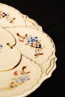 Zsolnay búzavirág mintás süteményes készlet, kézzel festett, jelzett, egyik tányéron a máz alatti re...