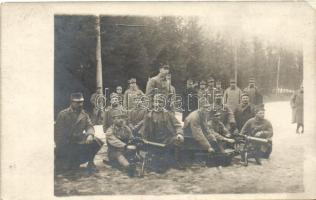 Hungarian soldiers with machine guns, photo (gluemark)