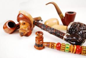 6 db pipa szipkával (cserépből és gyökérből), jó állapotban /
pipes