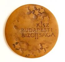 Asszonyi Tamás (1942-): Élen a munkában. bronz plakett, jelzett, eredeti tokjában, d:7,8 cm