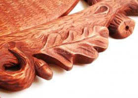 Szépen faragott fa trófeatartó, 30x56 cm