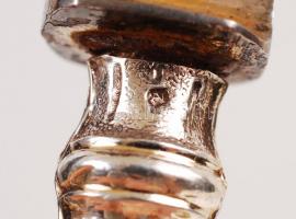 cca 1900 Ezüst-nyelű süteményes szett. Hat személyes, jelzett ezüst nyéllel. Egy-kettő kis hibás / V...