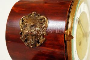 Emipre kandalló óra, működő szerkezettel (1820 körüli), alabástrom oszlopokkal, réz díszítésekkel, n...