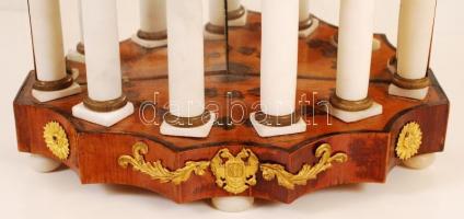 Emipre kandalló óra, működő szerkezettel (1820 körüli), alabástrom oszlopokkal, réz díszítésekkel, n...