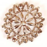 Bizsu tétel, benne 2 db kitűző, fülklipsz, medál, egyik sérült, összesen 4 db