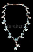 Bizsu tétel, benne nyaklánc, kitűző, gyűrű, összesen 3 db