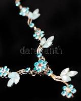 Bizsu tétel, benne nyaklánc, kitűző, gyűrű, összesen 3 db