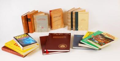 Régi könyv tétel, 15 db, több jó kiadással(Gerhart Ellert: Attila; Barbara Wood: A prófétanő; Petronius: Satiricon; André Maurois: Költő a máglyán stb.), érdemes megnézni