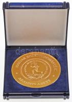 1996. "Magyar Sporttudományért Aranyplakett" aranyozott fém emlékérem dísztokban (70mm) T:...