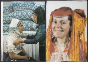 25 db MODERN folklór témájú motívum lap és néhány húsvéti üdvözlőlap, főként megíratlan képeslapok /...