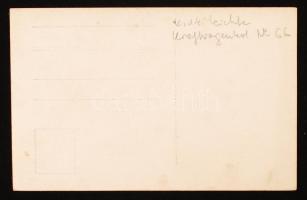 cca 1916 Asztal mellett borozó katonák, fotólap, hátoldalon feliratozva 9×14 cm
cca 1916 First World...