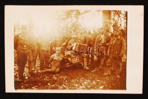 1917 Katonák csoportképe, fotólap, hátoldalon feliratozva 9×14 cm 1917 First World War photo of soldiers 9×14 cm