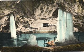 Dobsina, jégbarlang, a kút és az oltár a nagyteremben / ice cave, altar, well