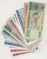 Kína 16db klf bankjegy T:I,II,III
China 16pcs of various banknotes C:UNC,XF,F