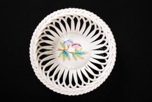 Herendi Viktória mintás áttört kosár, kézzel festett jelzett, apró mázhibával, d:12,5 cm, m:4,5 cm