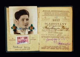 Cserkész tétel, benne cserkész igazolvány, Cserkészrendőr c. újság. 5 db felvarró, 7 db Jugoszláv cs...