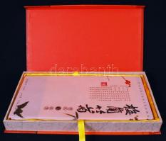 Kínai papír  kivágások és bélyegek dekoratív, díszdobozos albumban / Chinese paper cut and stamp. De...