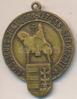 ~1930. "Dicsőséges Szent Jobb Kéz Üss Szét Közöttük" bronz jelvény (36x28mm) T:2