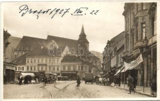 1927 Brassó, Ferenc József tér, Gazeta Transilvaniei szerkesztőség, üzletek / main square, shops, photo