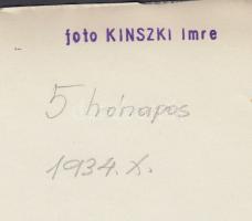 1934. október, Kinszki Imre (1901-1945): Juditka öt hónapos, pecséttel jelzett vintage fotó, 18x13 c...