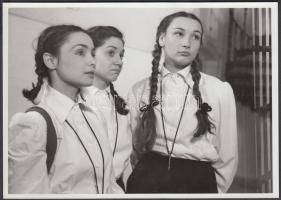 1977 Szomszéd András: Az Abigél főszereplői: Szerencsi Éva, Zsurzs Kati és Bánfalvi Ági, 13x18 cm