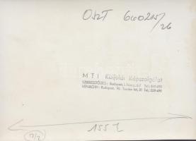 cca 1960 Nagyvárosi éjszaka járművekkel, neonreklámokkal, 12x17 cm