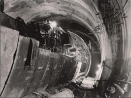 cca 1960-1965 Metró alagút építése Budapest alatt, 6 db riportfotó, 18x24 cm