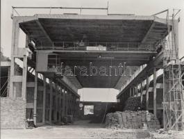 cca 1967-1974 Épül a Metró Fehér úti járműtelepe és üzemcsarnoka, a háttérben az ügető pálya, 7 db f...