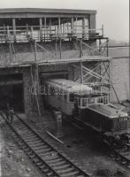 cca 1967-1974 Épül a Metró Fehér úti járműtelepe és üzemcsarnoka, a háttérben az ügető pálya, 7 db f...