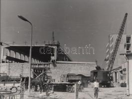 cca 1967-1974 Épül a Metró Fehér úti járműtelepe és üzemcsarnoka, a háttérben az ügető pálya, 7 db f...