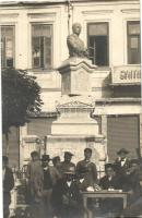 Gorna Oryahovitsa, Gorna Orjahovica; Georgi Izmirliev statue, photo (gluemark)