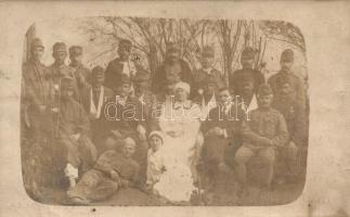 1914 magyar katonák és a Vöröskereszt ápolói, fotó, 1914 Hungarian soldiers and Red Cross nurses group photo