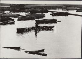 cca 1970 Csónakkikötő a Velencei-tavon, illusztráció a Magyar Ifjúság archívumából, 17x23 cm